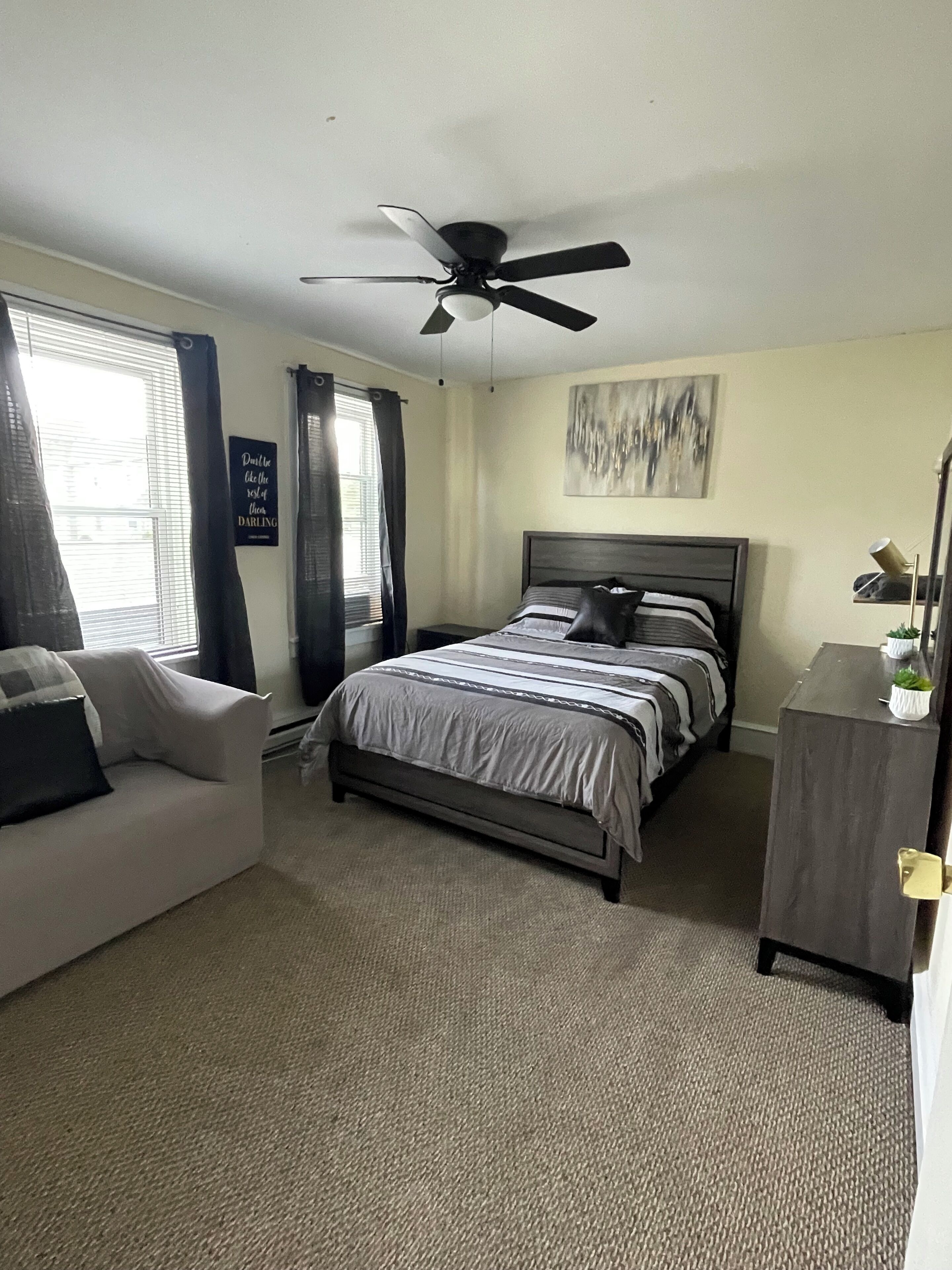 3 soverom, skrivebord, wi-fi (inkludert) og sengetøy