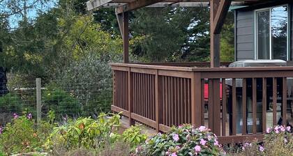 Private Garden Home near beach&downtown Ft.Bragg-quiet & nice! Pets stay free!