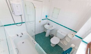 Sèche-cheveux, serviettes fournies