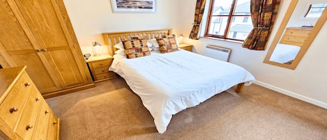2 bedrooms, iron/ironing board, travel cot, free WiFi