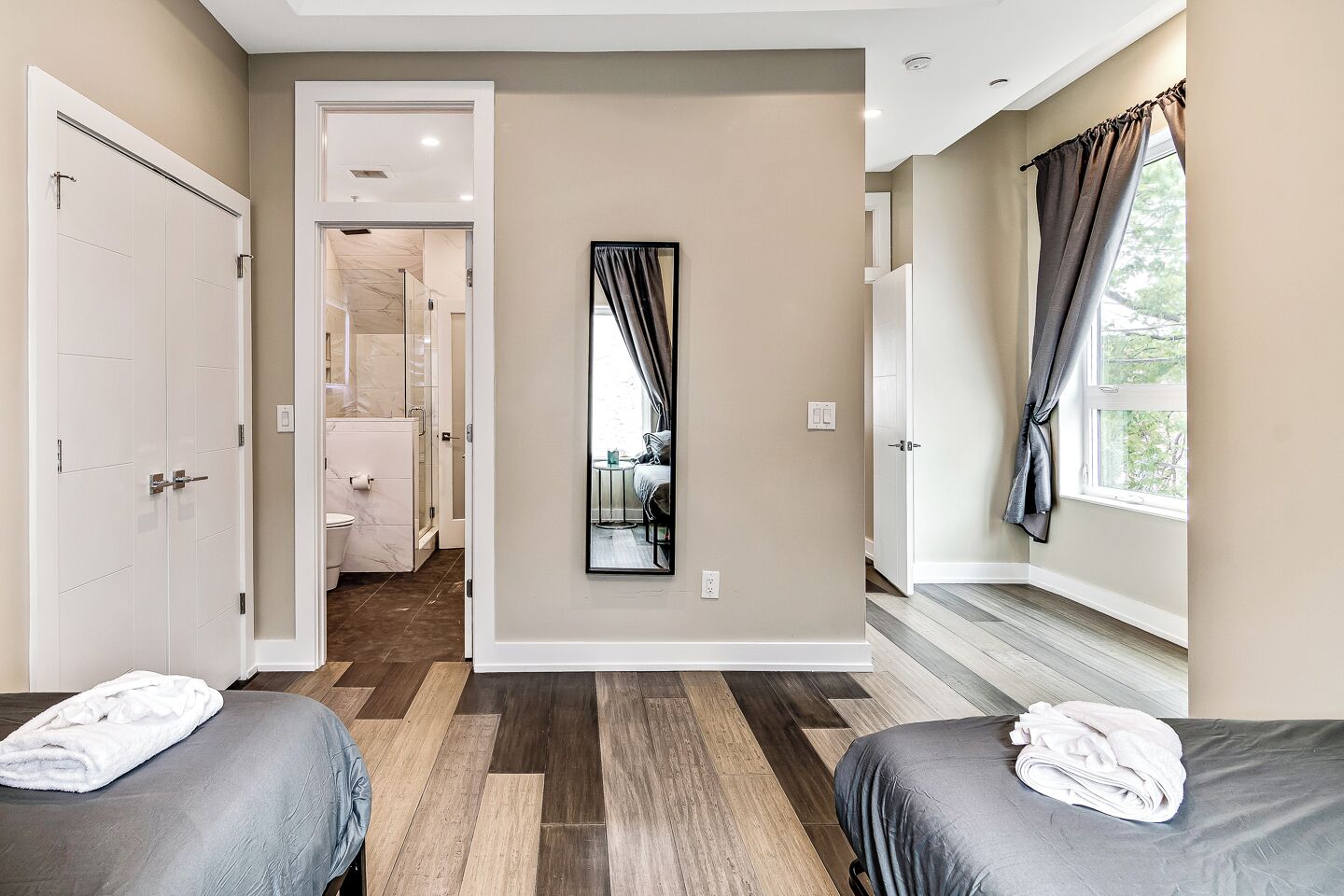 6 bedrooms, iron/ironing board, WiFi, bed sheets