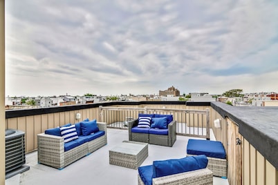 Exquisitely Designed Gem! Roof Deck+Patio