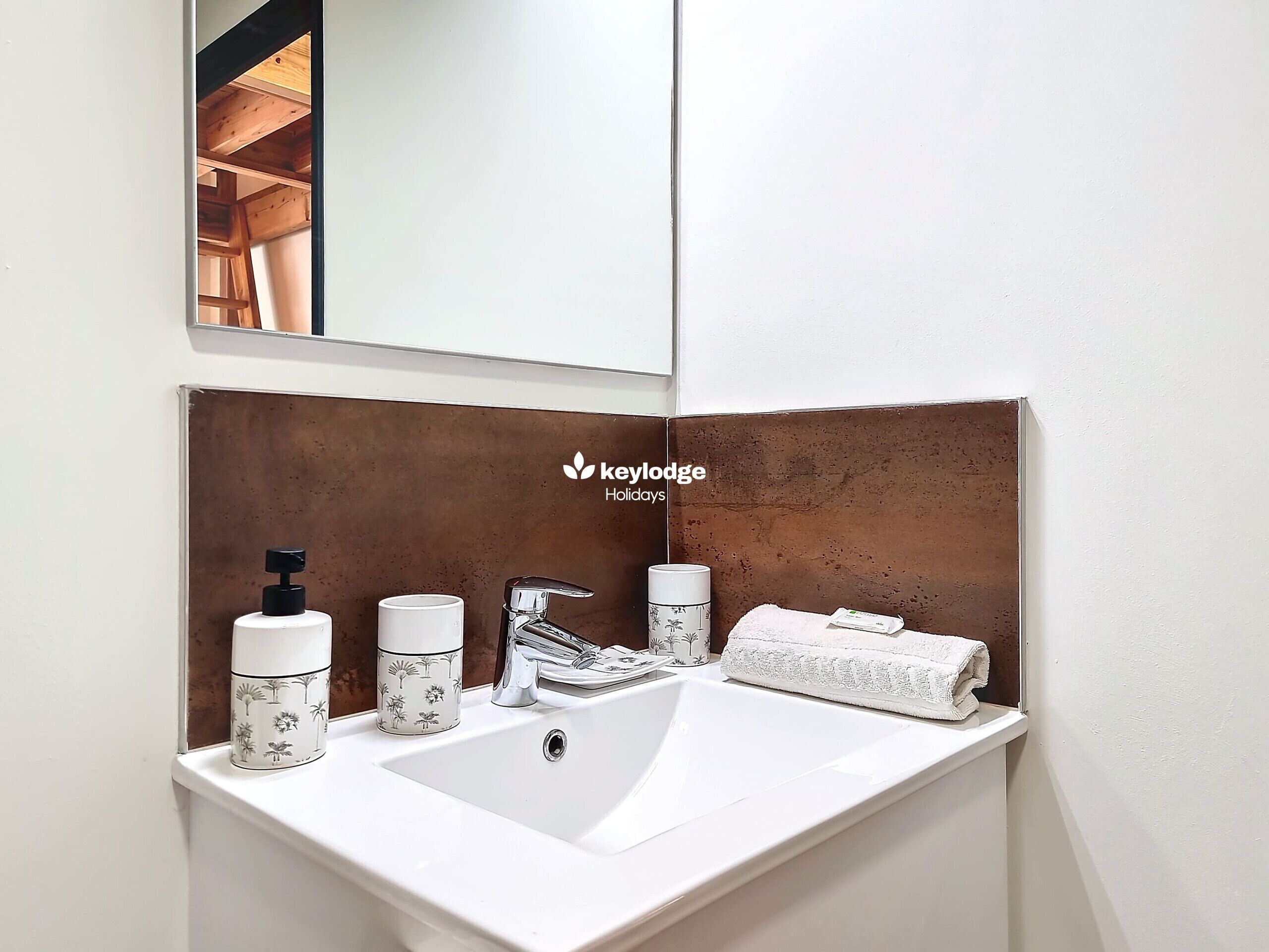 シャワー、ヘアドライヤー、タオル