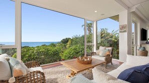 Smart TV, table tennis