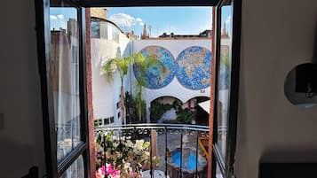 Family Room | Courtyard view