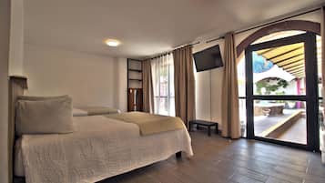 Cortinas blackout, wifi gratis y ropa de cama