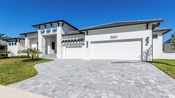 Unclassified image, 1 of 28, button