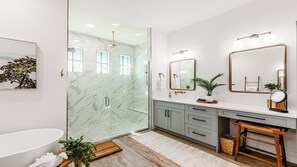 Towels - New Construction 4 Bedroom With High End Modern Coastal Design (Marco Island)