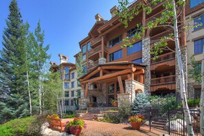 Exterior - NEW! Beautiful Mountain View 2BR Condo - Ski-In/Out (Beaver Creek)