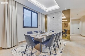 Business Apartment, 3 Bedrooms, Kitchen | Dining room