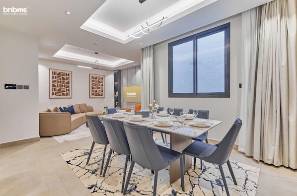 Business Apartment, 3 Bedrooms, Kitchen | Dining room