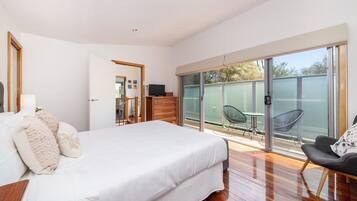 3 bedrooms, iron/ironing board, travel cot, bed sheets