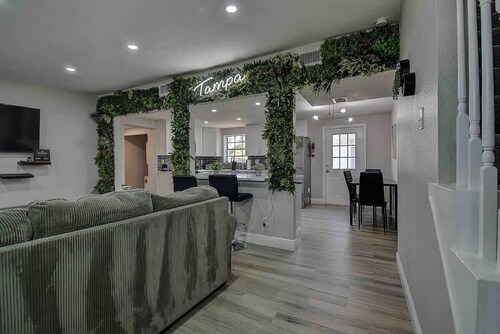 Family Friendly 5BR Tampa Home 10Min To Downtown