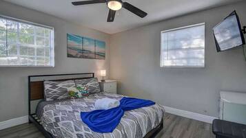 5 slaapkamers, een strijkplank/strijkijzer, reisbedje, gratis wifi