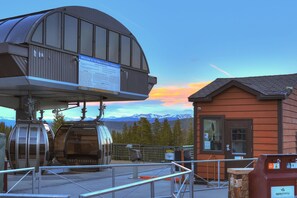 Property grounds - Fantastic 5-bedroom Ski In Ski Out condo in Breckenridge CO- Perfect for groups! (Breckenridge)