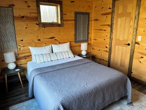 2 bedrooms, desk, WiFi, bed sheets - Birkie Haven - an exceptional vacation home experience ! (Hayward)