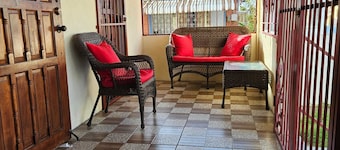 Beautiful 4 bedroom home & additional 2 bedroom detached guess house.