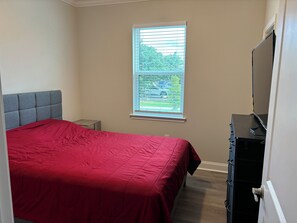 3 bedrooms, iron/ironing board, WiFi, bed sheets - Charming 3-bedroom house in fantastic Kenner with WiFi, AC (Kenner)