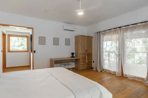 1 bedroom, in-room safe, desk, laptop workspace