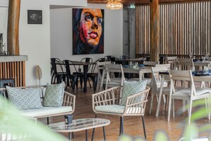 Breakfast, lunch, dinner served; Fusion cuisine  - S Boutique Hotel  (Bocas del Toro)