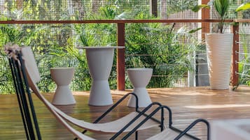1 habitación, caja de seguridad en la habitación y escritorio