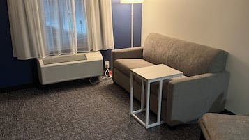 Deluxe Suite, 1 King Bed with Sofa bed | Living room