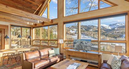 Exceptional Ski Resort Access and Views in Private 4 Bedroom Home