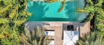 Luxury Haven: Poolside Paradise in Downtown Miami