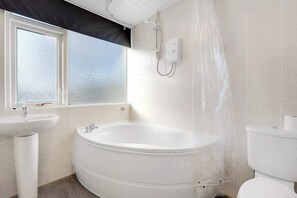 Bathroom - New! 4BR in Stafford Place (County Durham)