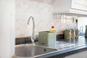 Private kitchen - New! 4BR in Stafford Place (County Durham)