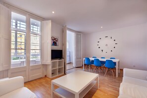 Living area - Centrally located apartment with all necessary amenities (Barcelona)