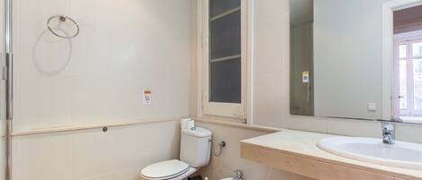 Bidet, towels, toilet paper