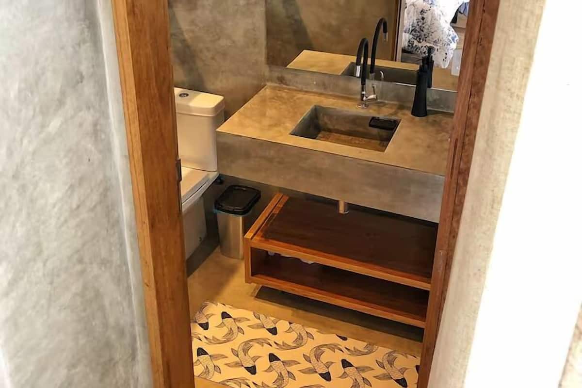 Deluxe Double Room, Sea View | Bathroom | Shower, hair dryer, towels, soap