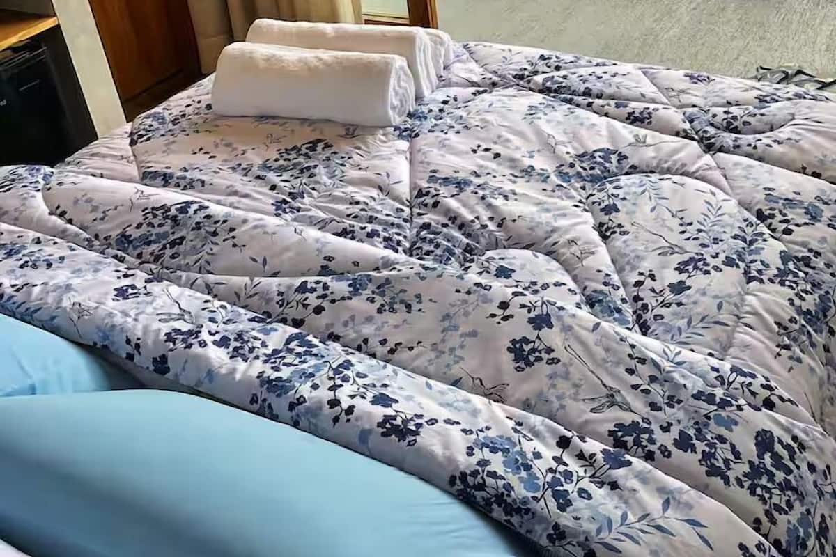 Deluxe Double Room, Sea View | In-room safe, blackout drapes, free WiFi, bed sheets