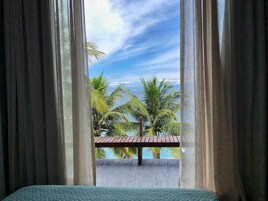 Caja de seguridad en la habitación, cortinas blackout y wifi gratis 