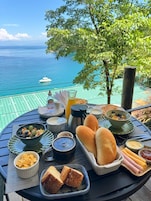 Free daily cooked-to-order breakfast