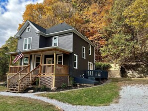 Exterior - Luxury Vacation Rental Home with Hot Tub near Hocking Hills - 1st Choice Lodging (Nelsonville)