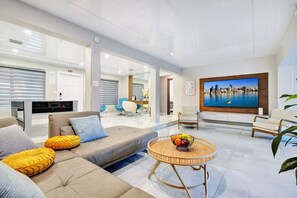 Interior - Ultimate Retreat 6BR/3BA Villa near Beach (Dania Beach)