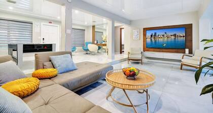 Ultimate Retreat 6BR/3BA Villa near Beach