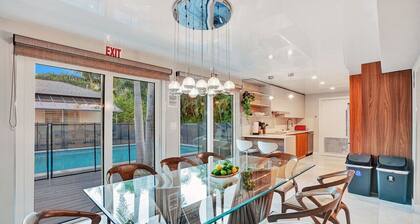 Ultimate Retreat 6BR/3BA Villa near Beach