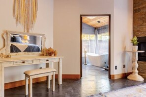 4 Schlafzimmer, Schreibtisch, Reisekinderbett, kostenloses WLAN