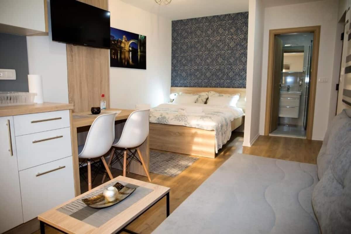 Classic Apartment, Pool View | 1 bedroom, soundproofing, free WiFi