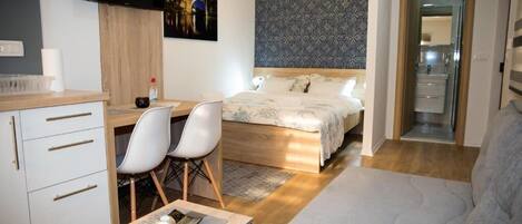 Departamento clásico, vista a la alberca | 1 habitación, insonorización y wifi gratis