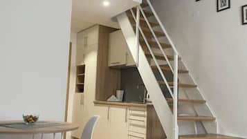 Deluxe Apartment, Courtyard View | 1 bedroom, soundproofing, free WiFi