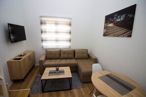 Deluxe Apartment, Courtyard View | Living area | Flat-screen TV, stereo - Villa Diamond (Mostar)