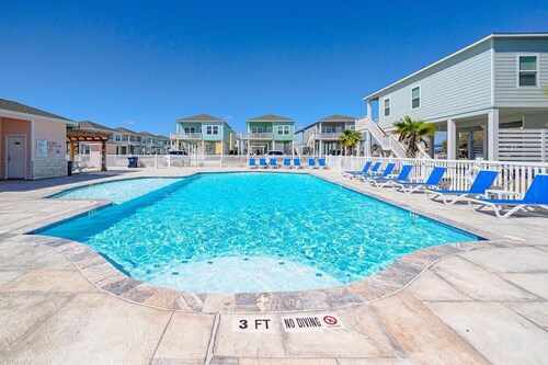 Poolside Paradise w/King Suite - Beach and Boat Ramps Just a Few Minutes Away