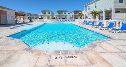Poolside Paradise w/King Suite - Beach and Boat Ramps Just a Few Minutes Away