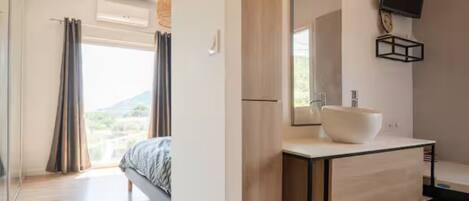 4 chambres, fer et planche Ă repasser, Wi-Fi, draps fournis