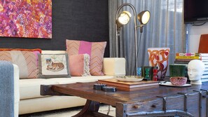 Smart TV, books - Terrace Hideaway, Surry Hills I30 (Surry Hills)