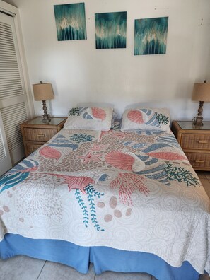 Strykejern/-brett, internettilgang og sengetøy